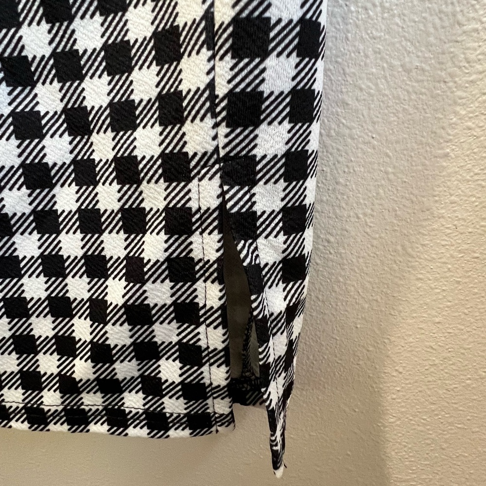Shein black and white checkered skirt with slit on thigh size XS or US 2. - Picture 2 of 7